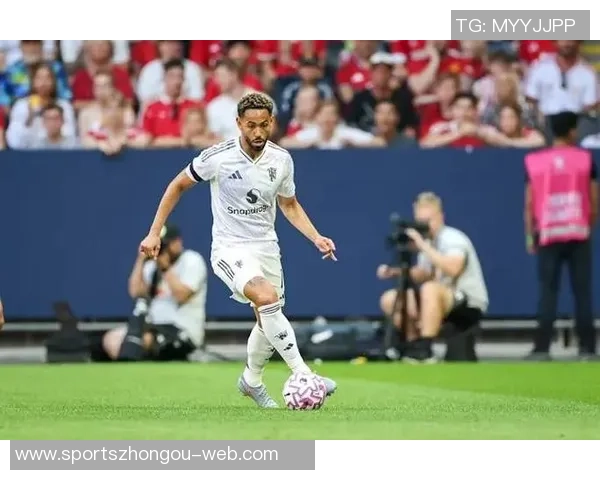 曼联今日训练亮点库尼亚笑容满面伤势恢复良好